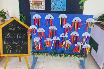 HOẠT ĐỘNG TẠO HÌNH: LÀM CON BẠCH TUỘC TỪ ĐĨA NHỰA TÁI CHẾ CỦA CÁC BÉ LỚP 3 TUỔI C