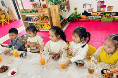 Múa Lần và Tiệc butfe của Trường Mầm non Bích Đào