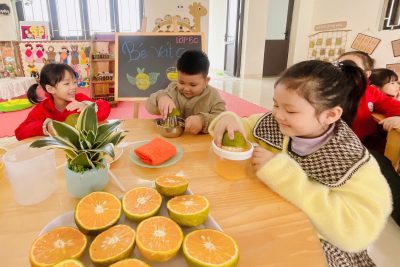 Hoạt động trải nghiệm ” Vắt nước cam”, lớp 5 tuổi C, năm học 2025-2026