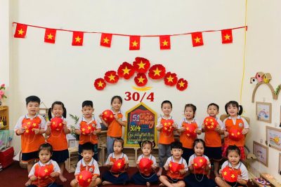 hoạt động làm chiếc nón lá chào mừng kỷ niệm 51 năm ngày Giải phóng miền Nam thống nhất đất nước (30/4/1975-30/4/2026)
